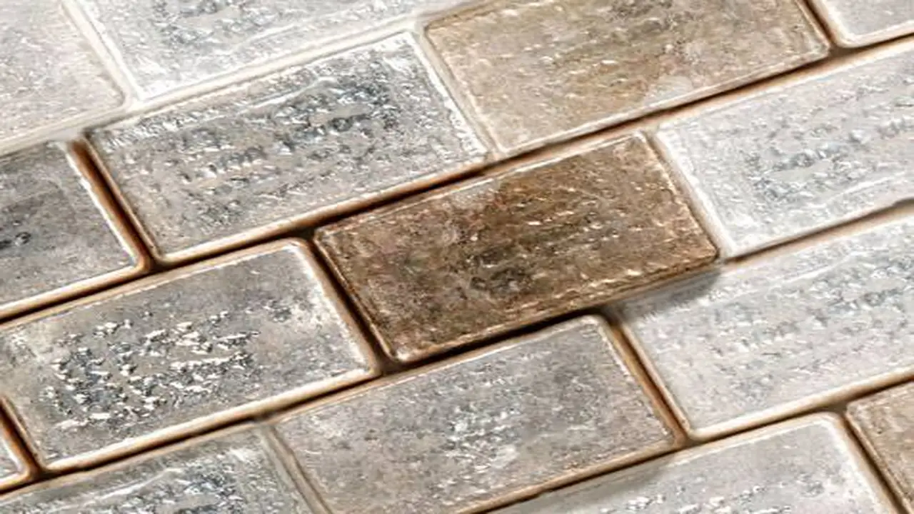 أسعار الفضة تسجل ارتفاعاً ملحوظاً مع تراجع قيمة الدولار الأمريكي في الأسواق